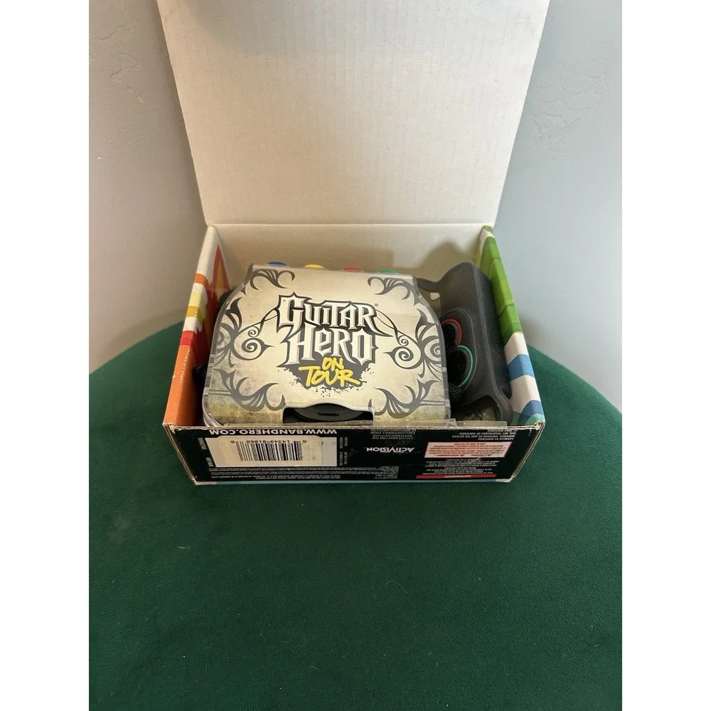 Band Hero - Nintendo DS, 2009 CIB Complete - Damage On Outside Of Box